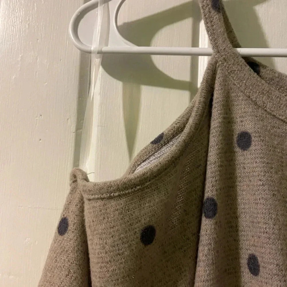 Beige polka-dot cold shoulder sweater-small NWT - Picture 3 of 6